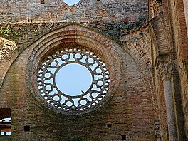 Krsn gotika - jedn se o jednu z prvnch gotickch staveb v Itlii
