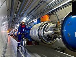 Obr. 6) Pro kontrolu stavu urychlovae LHC 