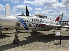 Republic RF-84K - poetil snaha o parazitn przkumn letoun, kter ml nst v...