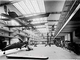 Babuka - instalace letadel do Dopravn haly, 1947