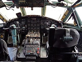 kokpit An-22, teplota pes 60 C