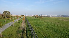 Výhled z vyhlídky u výb�hu p�evalák�