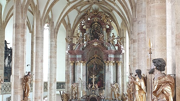 Interiér kostela v Mostě