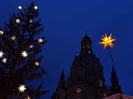 Frauenkirche a Hernnhutsk hvzdy, prosinec 2022, Drany