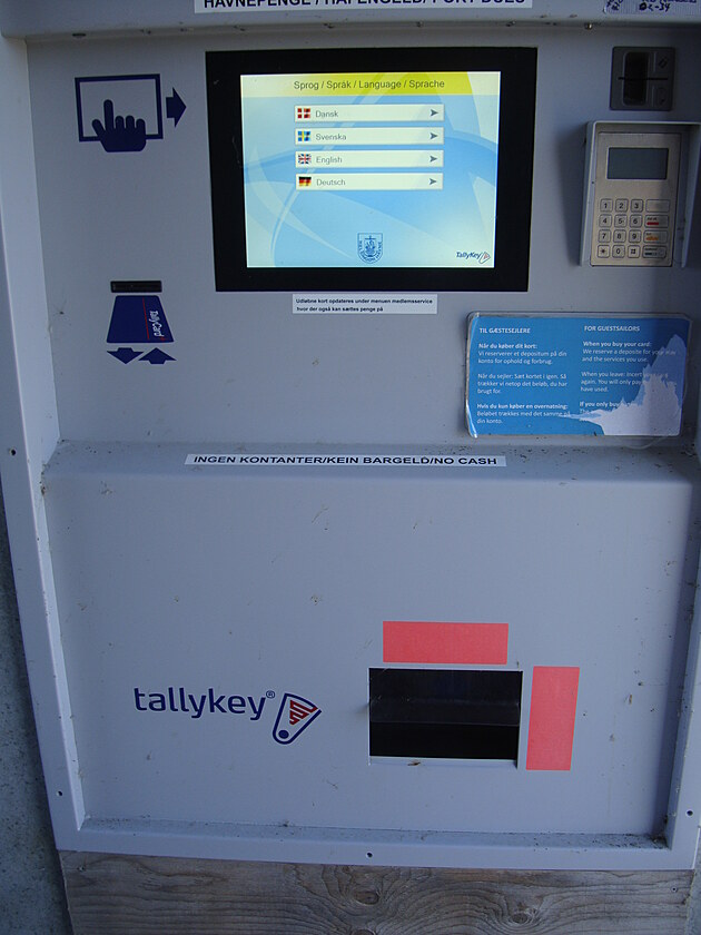 Automat na placení parkovného za jachtu v marin, 2018
