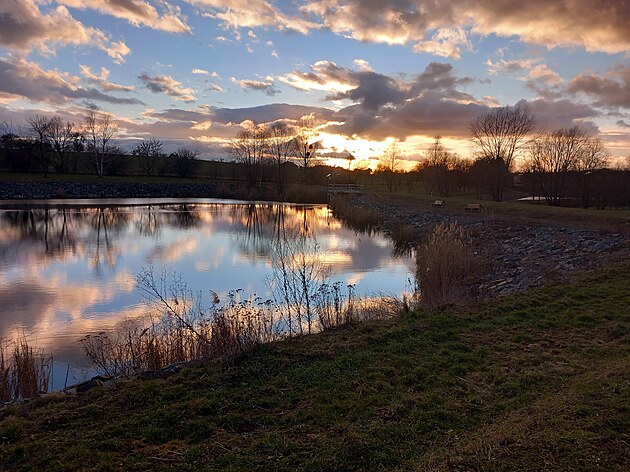 Západ slunce na rybníku Vrabák, 2. 2. 2023
