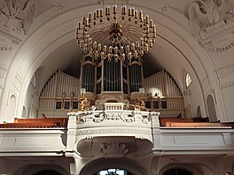 Varhany a lustr  Moritzburger Kirche