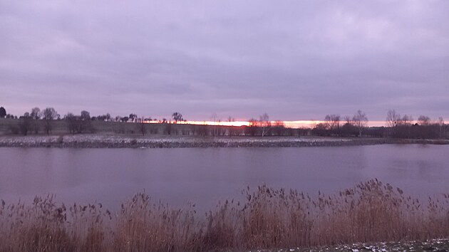 Západ slunce na rybníku Vrabčák, 5. 2. 2023