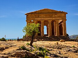 Agrigento - chrám Svornosti. Sicílie, bezen 2023
