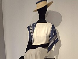 Oblékání paní Hany Beneové, výstava První dámy, Praha