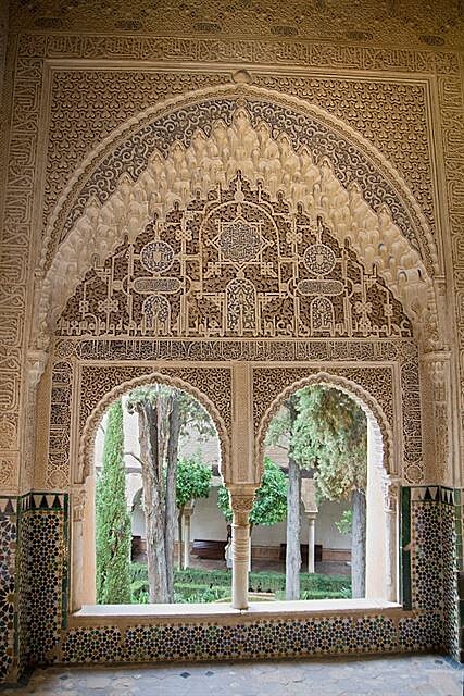 5 Detail kamenných krajek v Alhambe