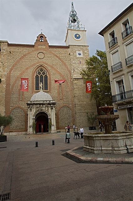 36 Katedrála v Perpignanu