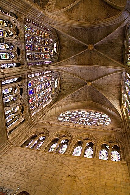 León -  vitráe v katedrále jsou nádherné