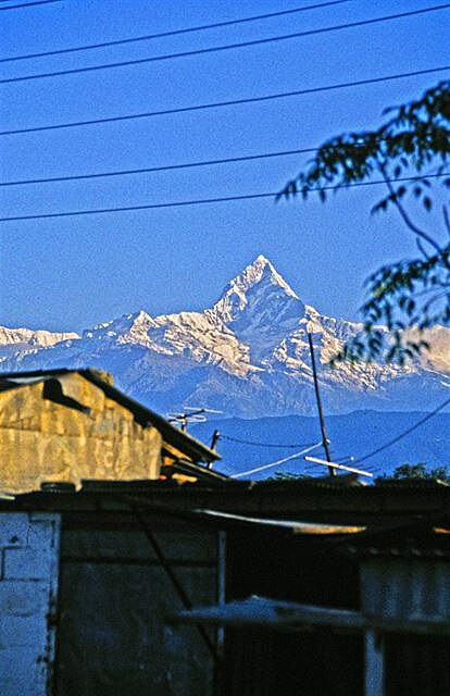 Pokhara 1996: Pohled na Machapuchare 6993 m, kolem které jsme se toulali