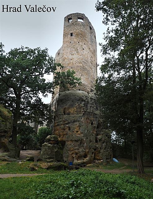 Hrad Valeov. eským rájem kolem Kokoína do Dráan, zárí 2018.