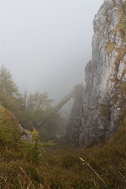 Heuberg: vrcholek má ze tí stran strmé skalní stny