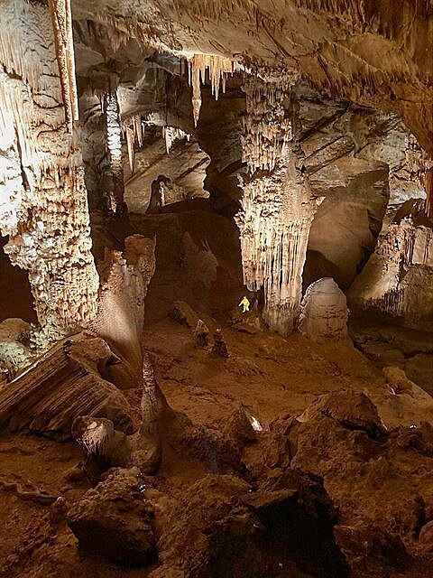 Krápníková jeskyn Aven d´Orgnac. Cesta do Francie, ervenec 2020