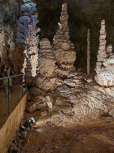 Krápníková jeskyn Aven d´Orgnac.