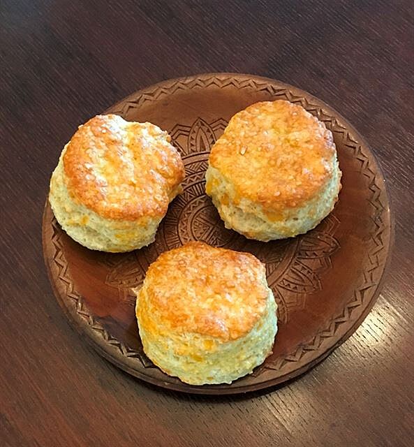 Upeené scones se sýrem - fotka od Susie