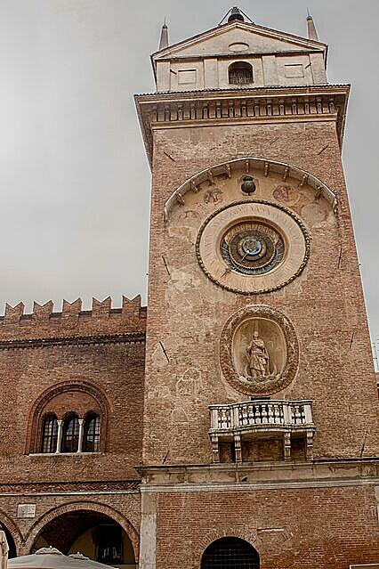 Mantova - radnice s orlojem