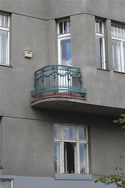 Zbyl jen balkon...
