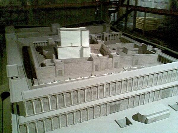 Model alamounova chrámu, pohled z jihu