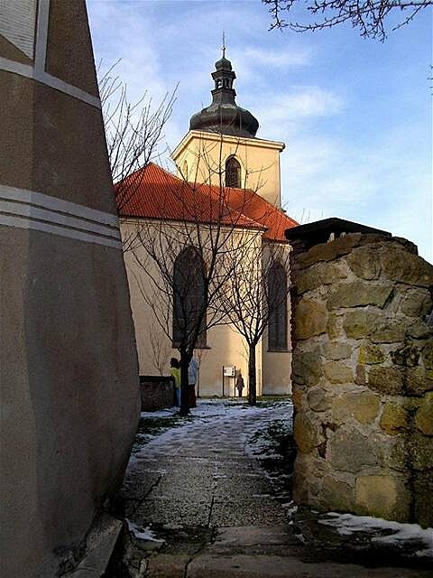 Zámecký kostel svatého Vojtcha stojí v místech starobylého hradu