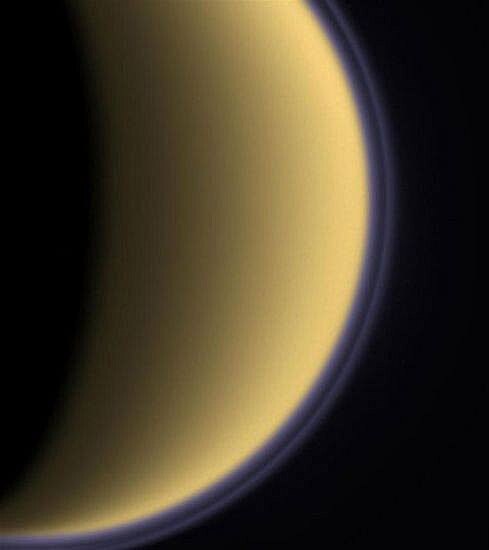 Neprhledná atmosféra Titanu
