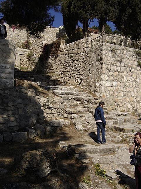 15 nedávno objevené schody ke Kaifáovu domu - pozor, stran klouou