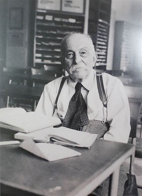 Mauric Reme v univerzitní knihovn, 1955