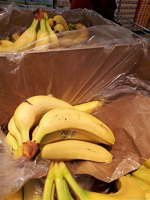 Banány, plné krabice banán...