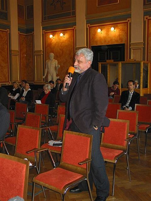 Miloslav Bedná v diskusi