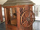 Vodárna - muzeum - model rumpálu s roubením