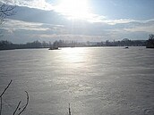 zamrzlý rybník