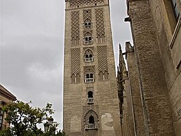 42 Giralda - minaret pestavn na v