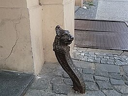 Hic sunt  leones  zptky v Praze, Biskupsk ul.