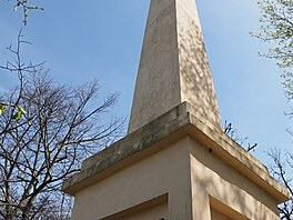 Obelisk na vyhldce Ledov sluje. Nrodn park Podyj, duben 2018
