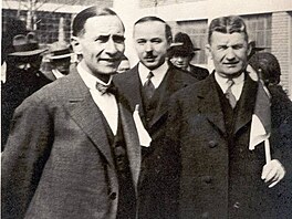 01. editel MUDr.B.Albert, uprosted MUDr.F.Raansk, vpravo T.Baa - 1.mj 1928 