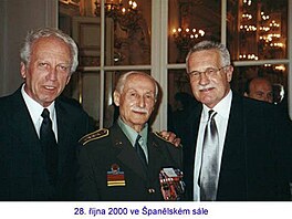 Pravomil Raichl (uprosted) s autorem lnku a Vclavem Klausem