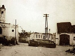 5 znien sovtsk tank na pedmst Brna -Oechov s ustelenou kupol, kvten1945