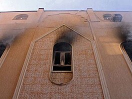Libyjsk kostel v plamenech