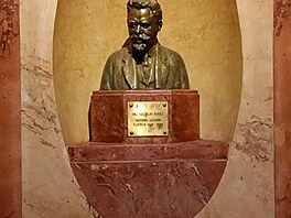 Lucerna, pas, busta Vcslav Havel 2