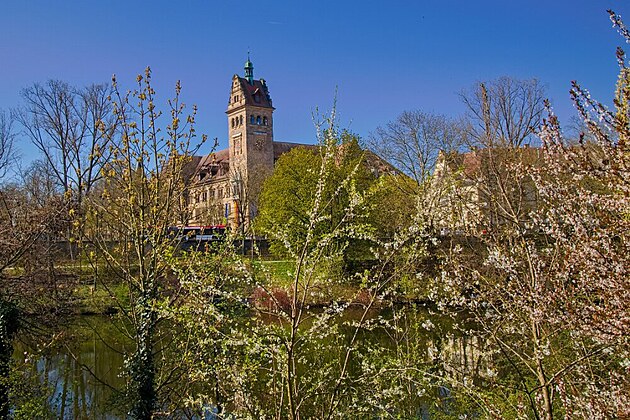 Colmar - velikono�n� v�zdoba nad kan�ly cestou ke katedr�le. Cesta do Andalusie...