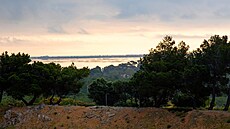 Pohled k mo�i brzy ráno z parkovi�t� u francouzsko-�pan�lské hranice. Cesta do...