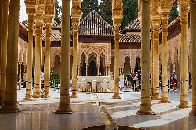 Zahrady a pal�ce Alhambry. Cesta do Andalusie, duben 2025