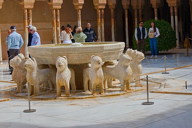 Zahrady a pal�ce Alhambry. Cesta do Andalusie, duben 2025