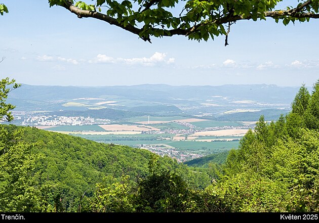 Tren��n. Pova�sk� Inovec, kv�ten 2025, den 2