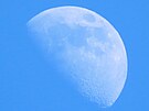 M�síc 25. 2. 2026. Mod�any.
