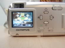 Menu a ovldac prvky fotoapartu Olympus μ 300 Digital