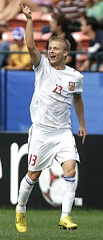 Tomáš Mičola slaví úvodní gól zápasu